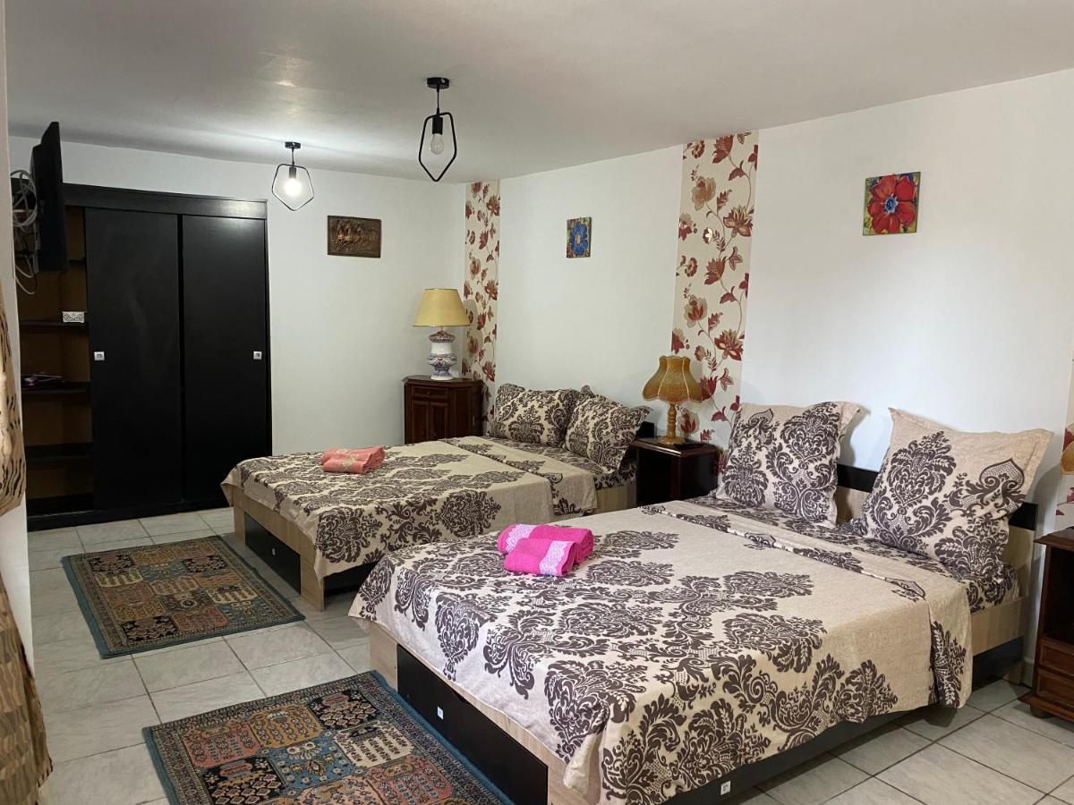 Camere De Inchiriat Maria Corbu Luaran gambar